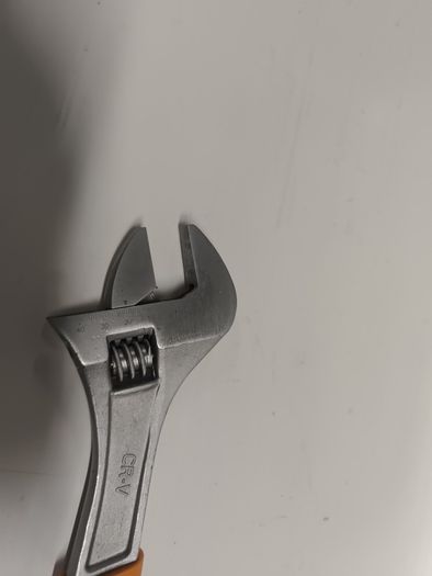 Adjustable spanner