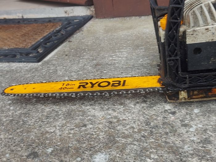 RYOBI 40cc, 112db, 16 inch, Petrol Chainsaw, in very good condition