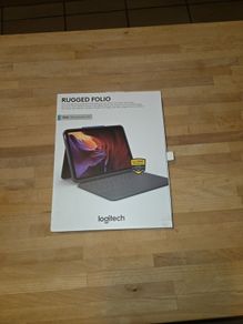 Keybord for gen 10 ipad Logitech Rugged Folio
