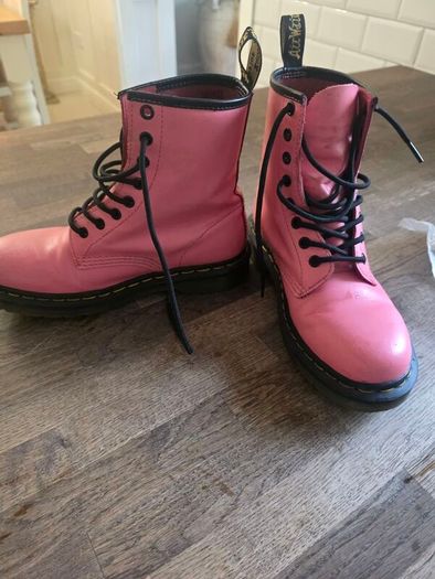Doc martens Boots. Sz 5 50e  practically  new