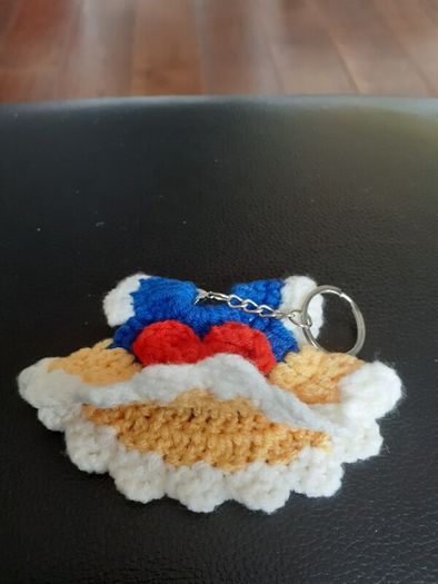 Snow white crochet dress key ring can be hung on christmas tree 7 euro each