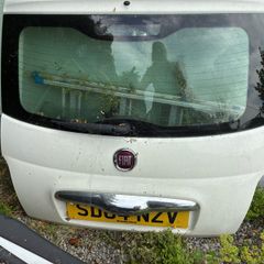 Boot lid fiat 500