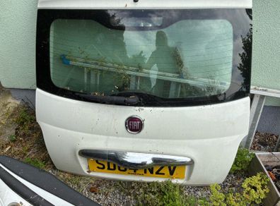 Boot lid fiat 500