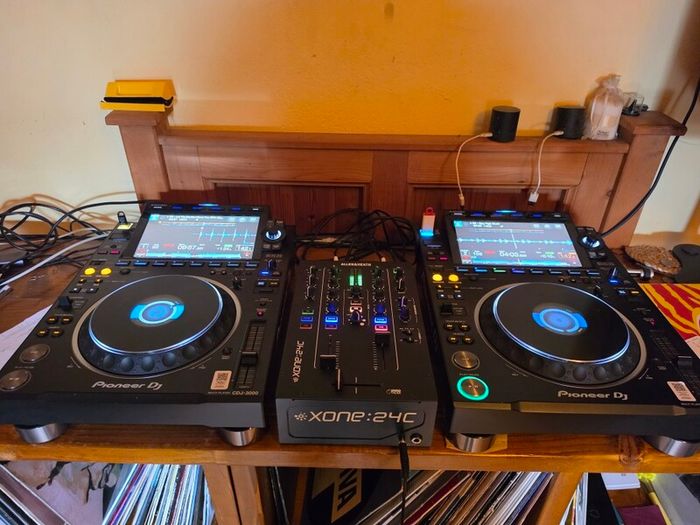 CDJ 3000's plus UDG cases