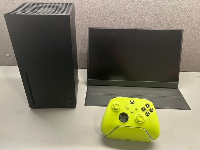Ultimate Portable Xbox Setup Xbox Series X + 2K Portable Screen + Electric Volt Controller & Razer Dock