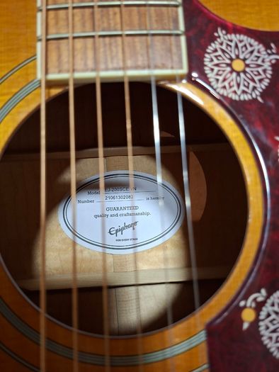 Epiphone EJ-200SCE Electro Acoustic Vintage Natural + Hard Case
