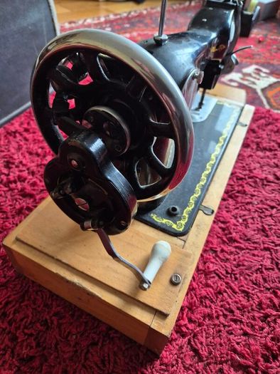 FREE - Old NOVUM Sewing Machine