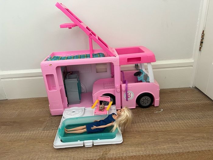 Barbies Dream Camper Van and Barbies Cafe