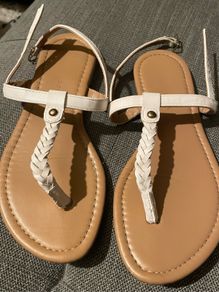 White sandals Size 4