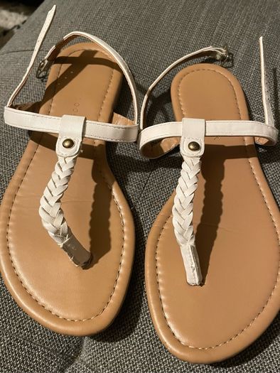 White sandals Size 4