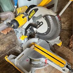 Dewalt 12 sliding mitre saw chop saw and stand