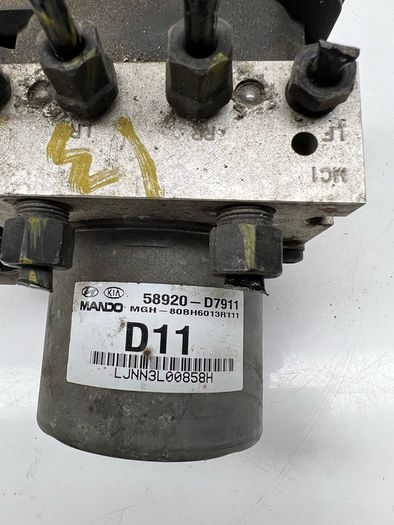 Hyundai Tucson Mk3 1.7 Diesel Abs Pump Control Module Unit 58920-d7911 2017 A2l5b2s