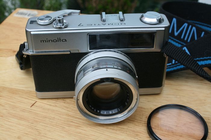 Minolta Hi-Matic 7   35mm Rangefinder Film MF Camera Rokkor-PF 45mm f/1.8 Lens JPN (working)
