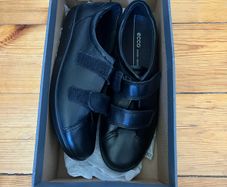 Ecco black leather adjustable strap shoes