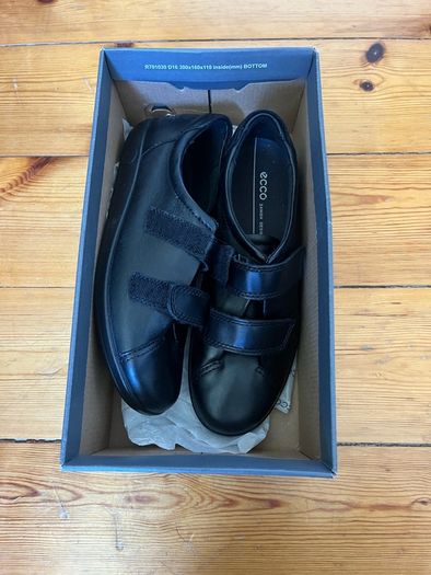 Ecco black leather adjustable strap shoes