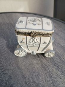 Presume Vintage Royal Waggon