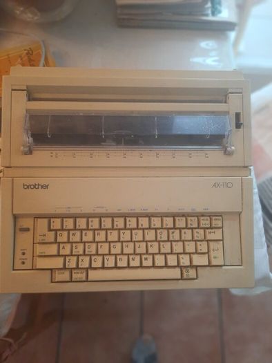 Electric typewriter