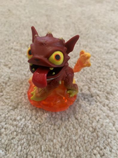 Skylanders 32 piece figures bundle