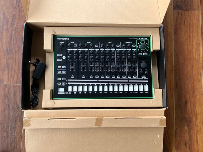 Roland TR8 Rhythm Performer