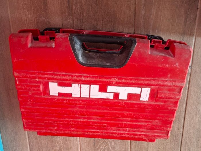 Hilti DX5 nail gun, with accesories, case and manual