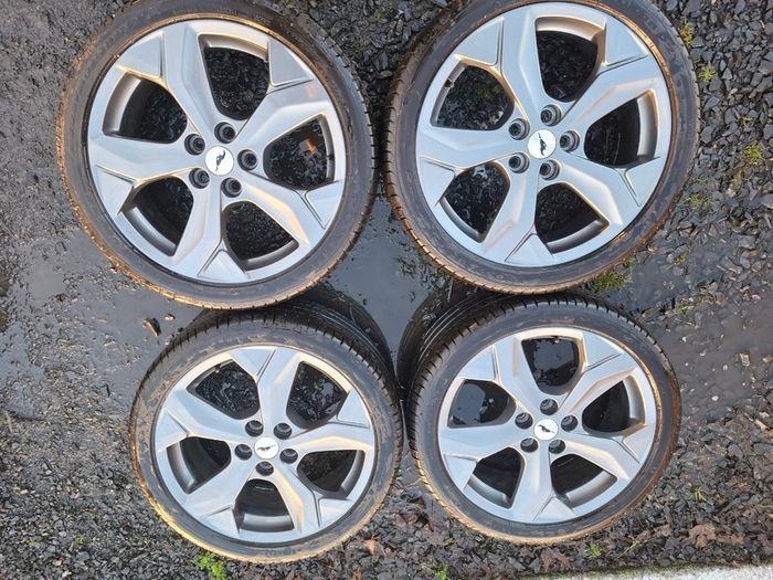 18" Genuine Ford Alloys with tyres