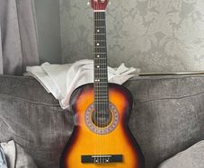 3/4 size guitar