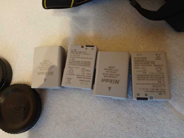 Nikon D3500, 4 EN-EL14a bateries, 18-105mm lens