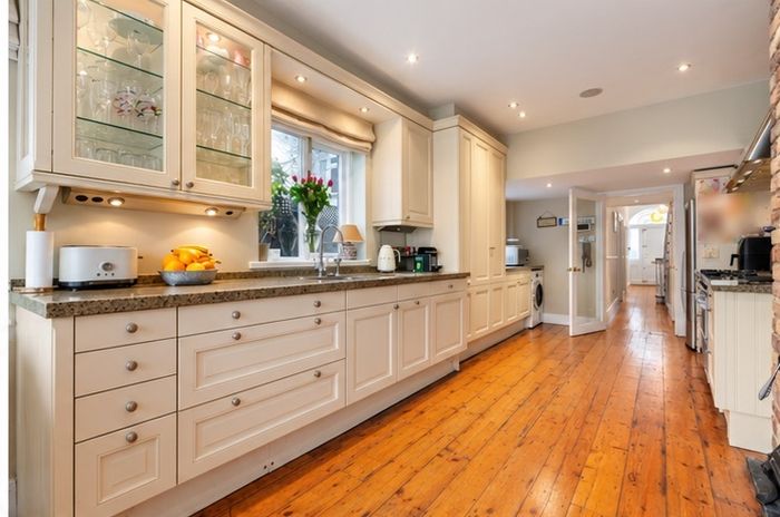 Siematic Fitted Kitchen With Appliances, Storage Units & Worktops