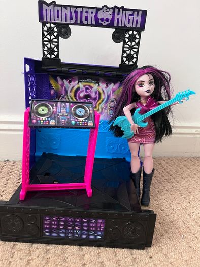 Monster High food truck