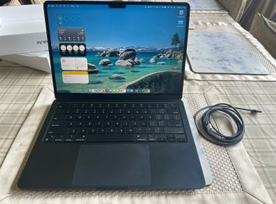 MacBook Air 13" M2 8gb ram 256gb Hdd