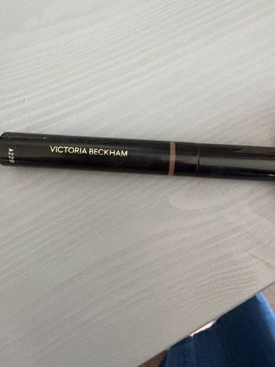 Victoria Beckham long wear eyeshadow stick shade Pecan