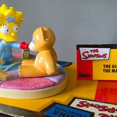 Coalport: Simpsons China Collection - The Gift of The Maggie