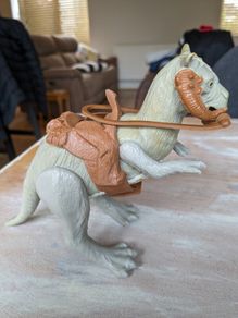 vintage kenner star wars tauntaun open belly - complete