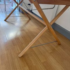 Free dining table