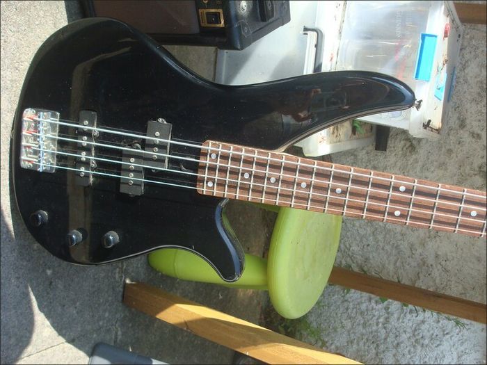 Yamaha Bass Guitar and Amp