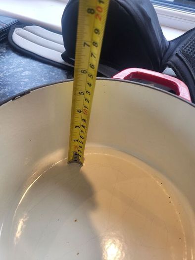 Cast iron pot