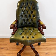 Beautiful Chesterfield Mountbatten Captain executive swivel chair