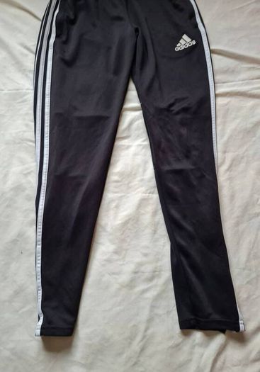 2017 adidas bottoms Size small black Zip pockets In excellent condition