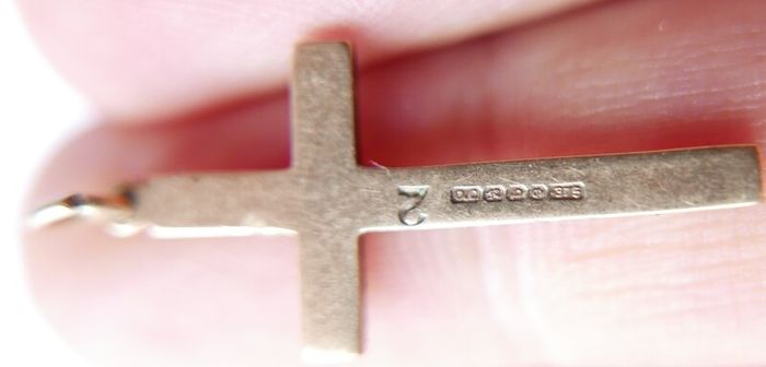 Vintage Solid 9ct Yellow Gold 375 Crucifix Cross Pendant 1,3g