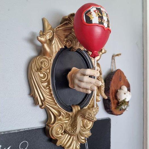 IT Pennywise Balloon 3D Wall Plaque Custom Gold Finish