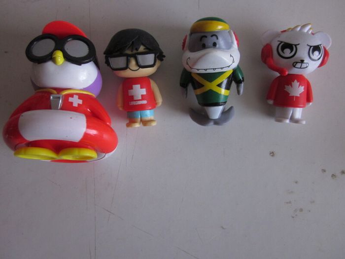 Bonkers Ryan's World Figures X12