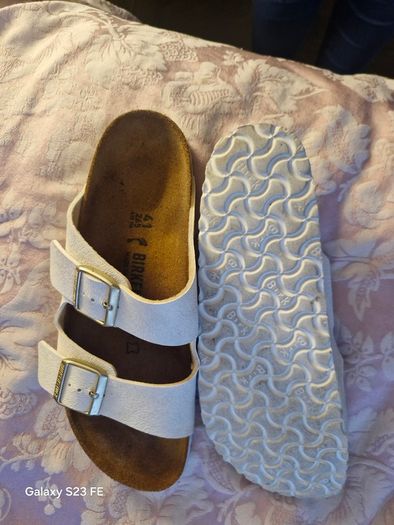 Ladies sandals