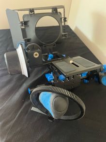 Universal Digital Camera hand/ shoulder rig