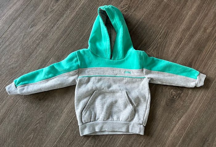 Boys clothes - 8 x jumpers & hoodies age 3-4