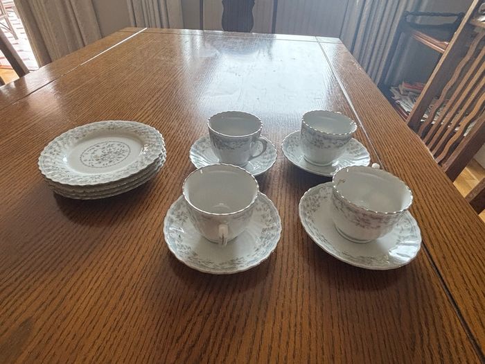 Cups & saucers