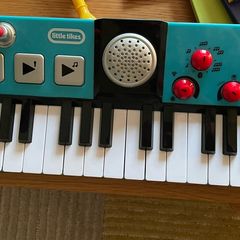 Little Tikes Kids' My Real Jam Keyboard with Microphone