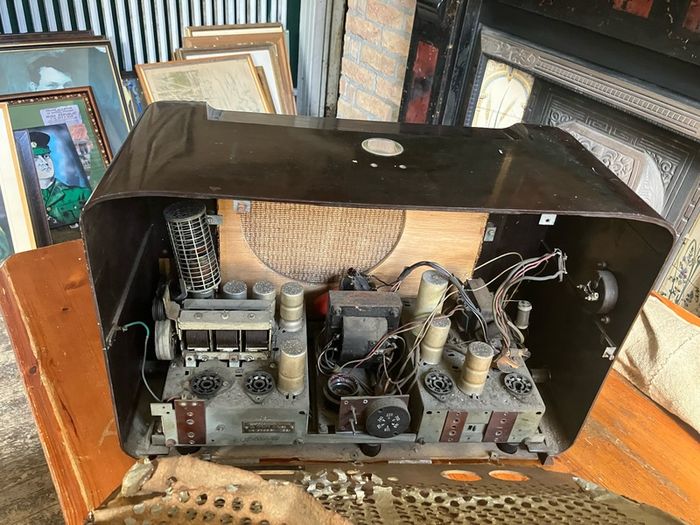 art deco style radio
