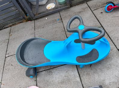 2 wiggle cars