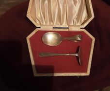 vintage/antique  baby feeder boxed