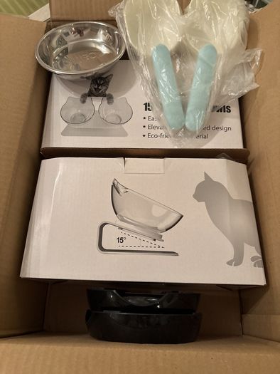 cat food bowls and food scoops